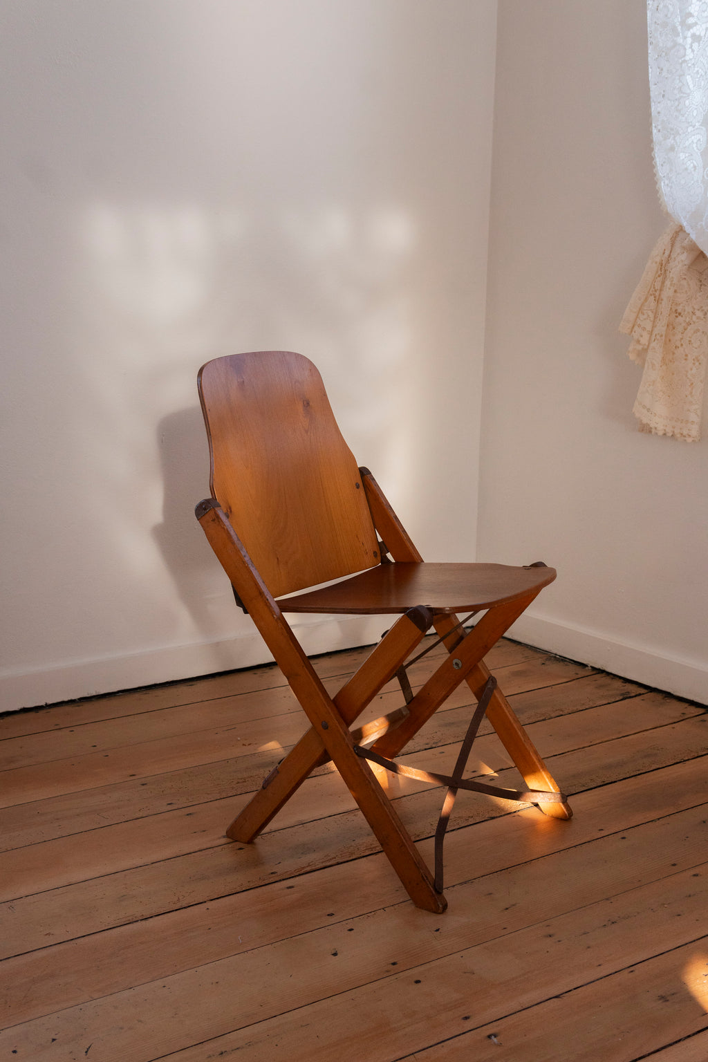 Vintage Fold-Out Chair